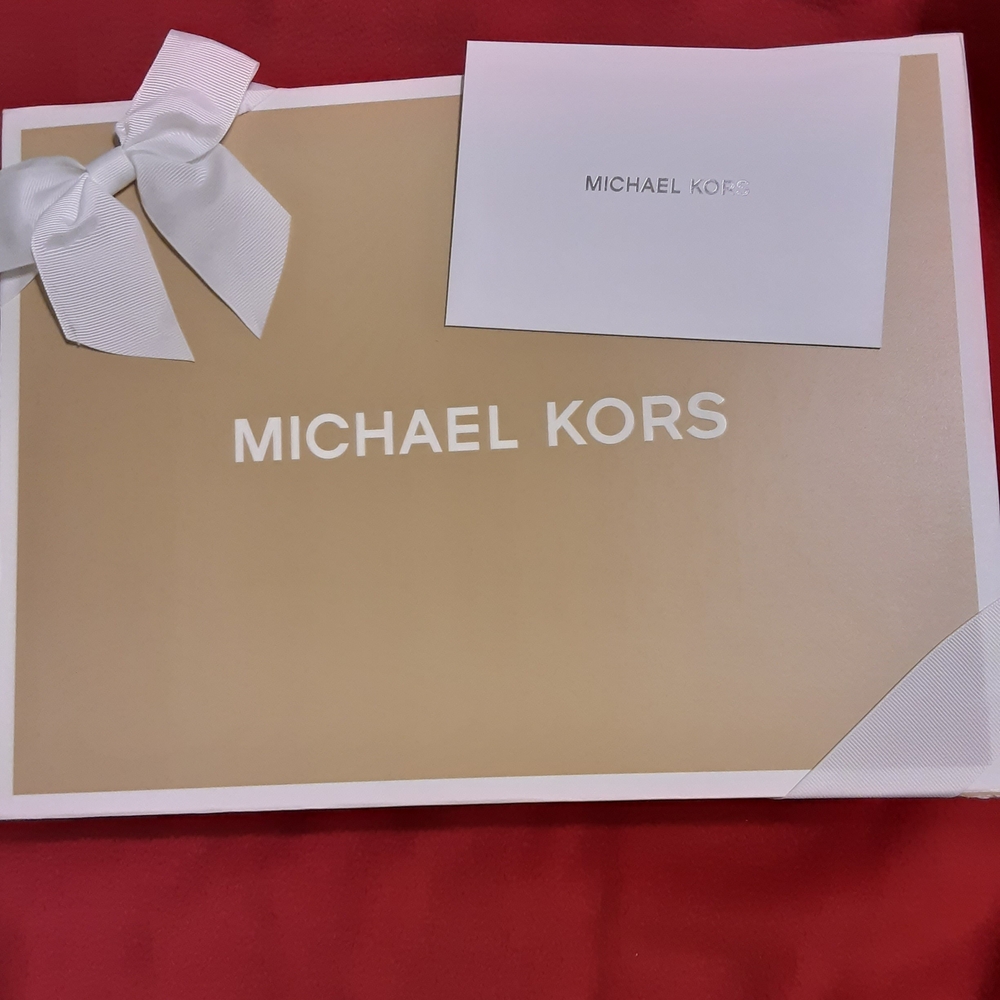 NWT Michael Kors Mercer Medium Handbag With Gift Box